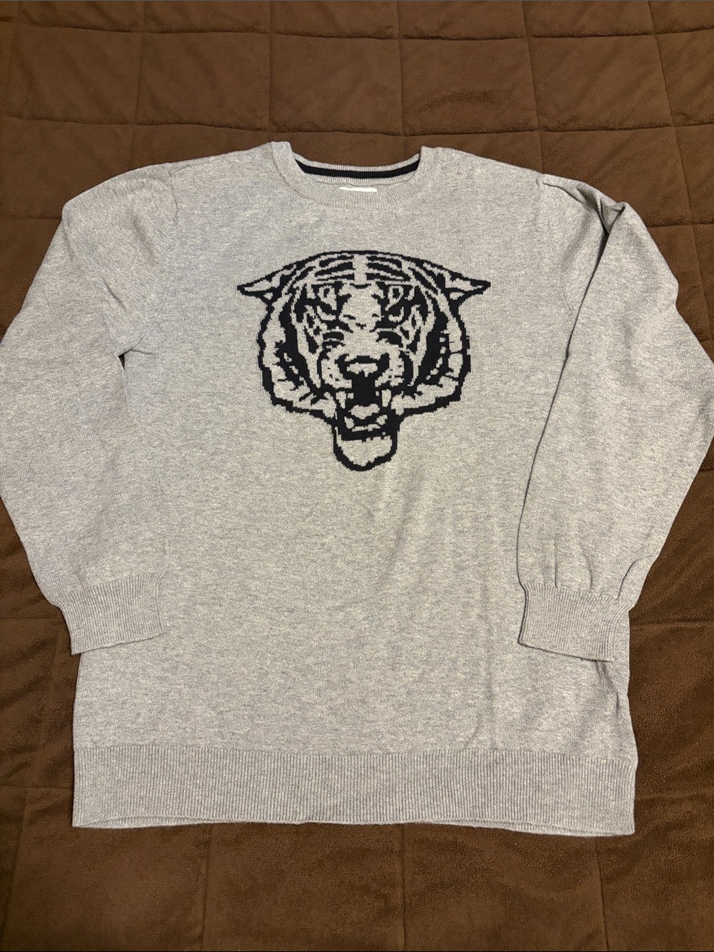 Old Navy Gray Crewneck Sweater with Black Tiger Graphic Boys XL